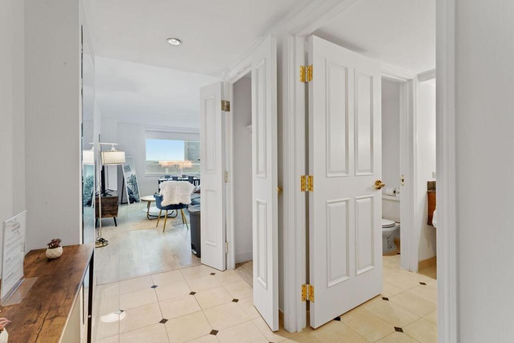 Sleep 6 Stylish 1br 2ba Beachfront By Cozysuites Apartment