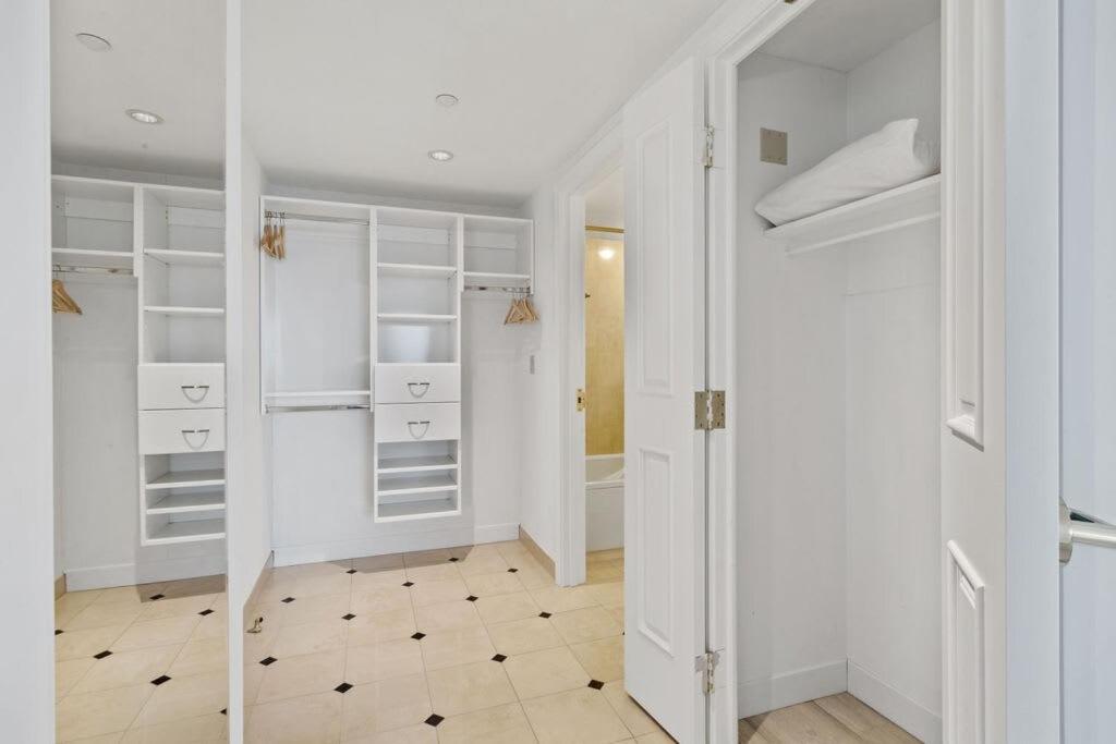 Apartment Sleep 6 Stylish 1br 2ba Beachfront By Cozysuites