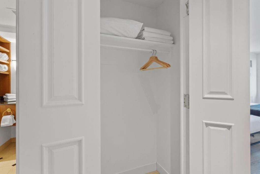 Apartment Sleep 6 Stylish 1br 2ba Beachfront By Cozysuites